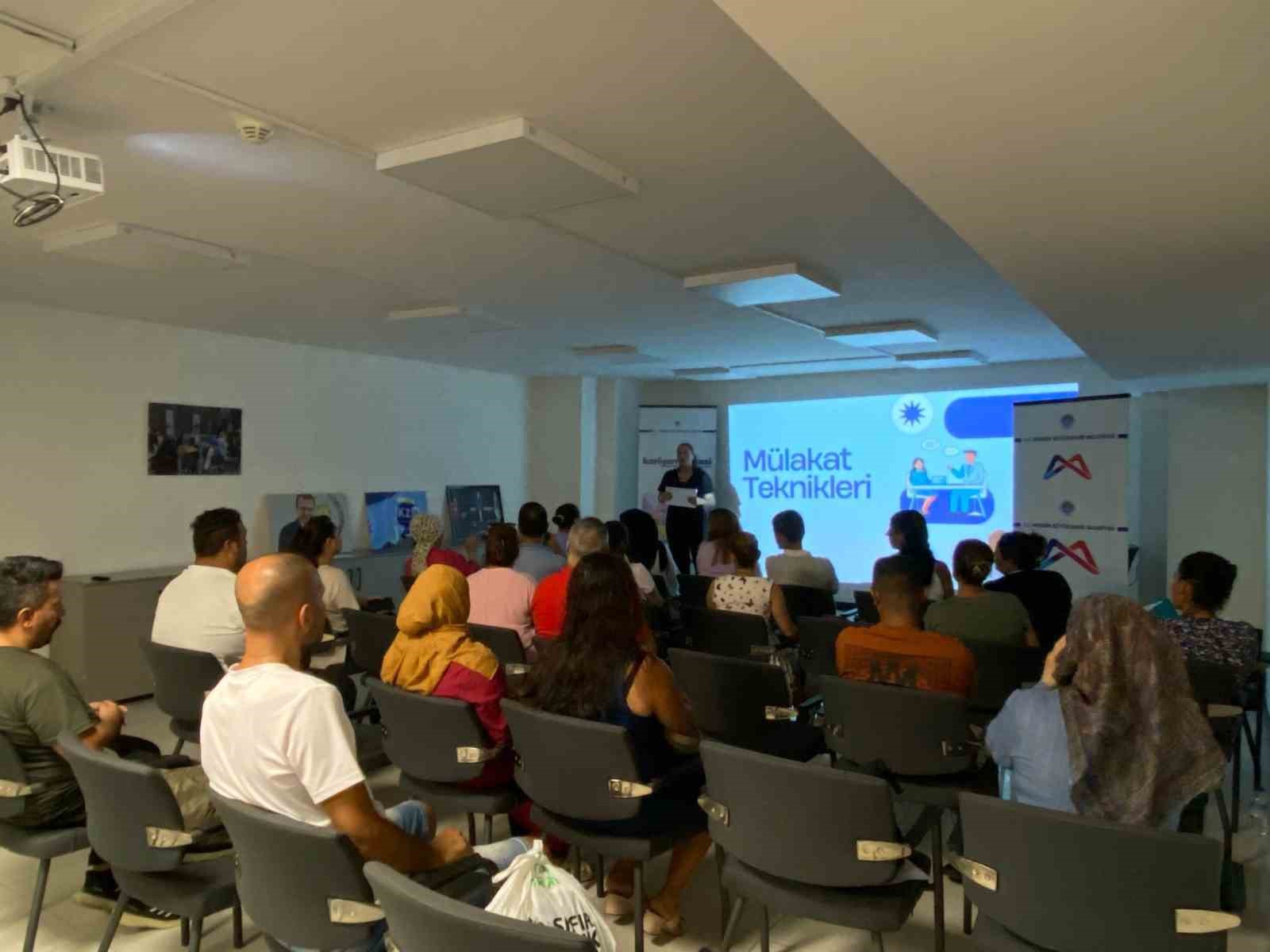 Kariyer Merkezinden iş arayanlara destek