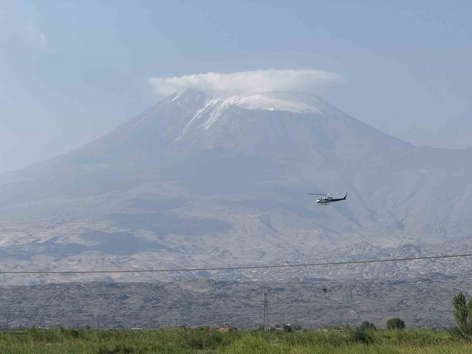 Iğdır’da yüksek gerilim hatları için helikopterle korumalar takılıyor