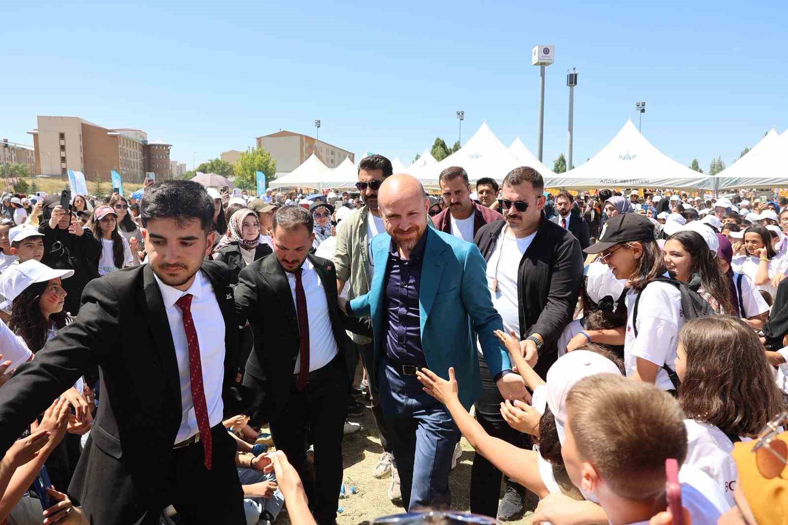 TÜGVA Yüksek İstişare Kurulu Üyesi Bilal Erdoğan, TÜGVA Yaz okulunu kapanış törenine katıldı