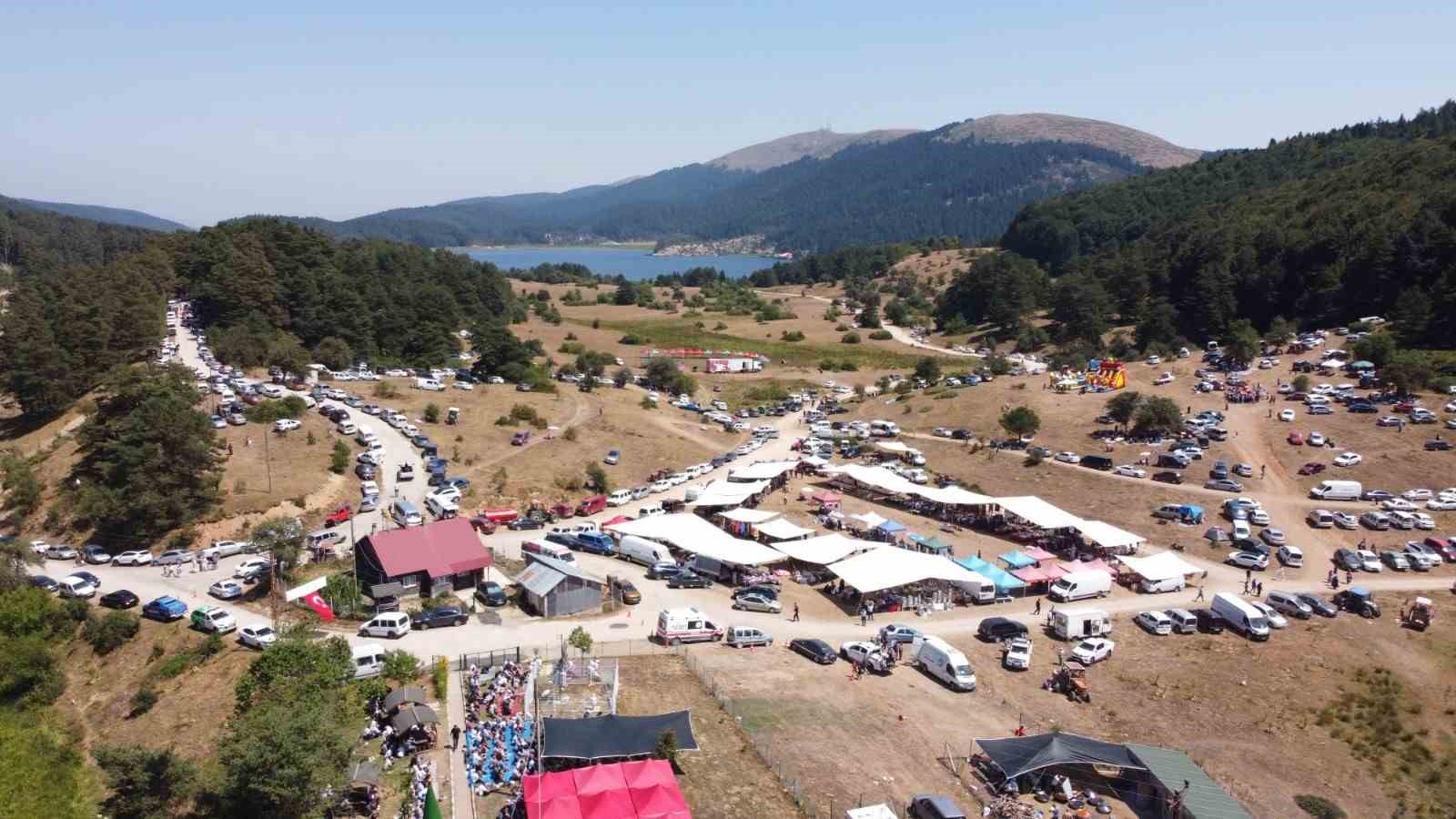 B&ouml;lgenin son Hacet Bayramı&rsquo;nda miniklerin g&uuml;reşleri eğlenceli anlara sahne oldu
