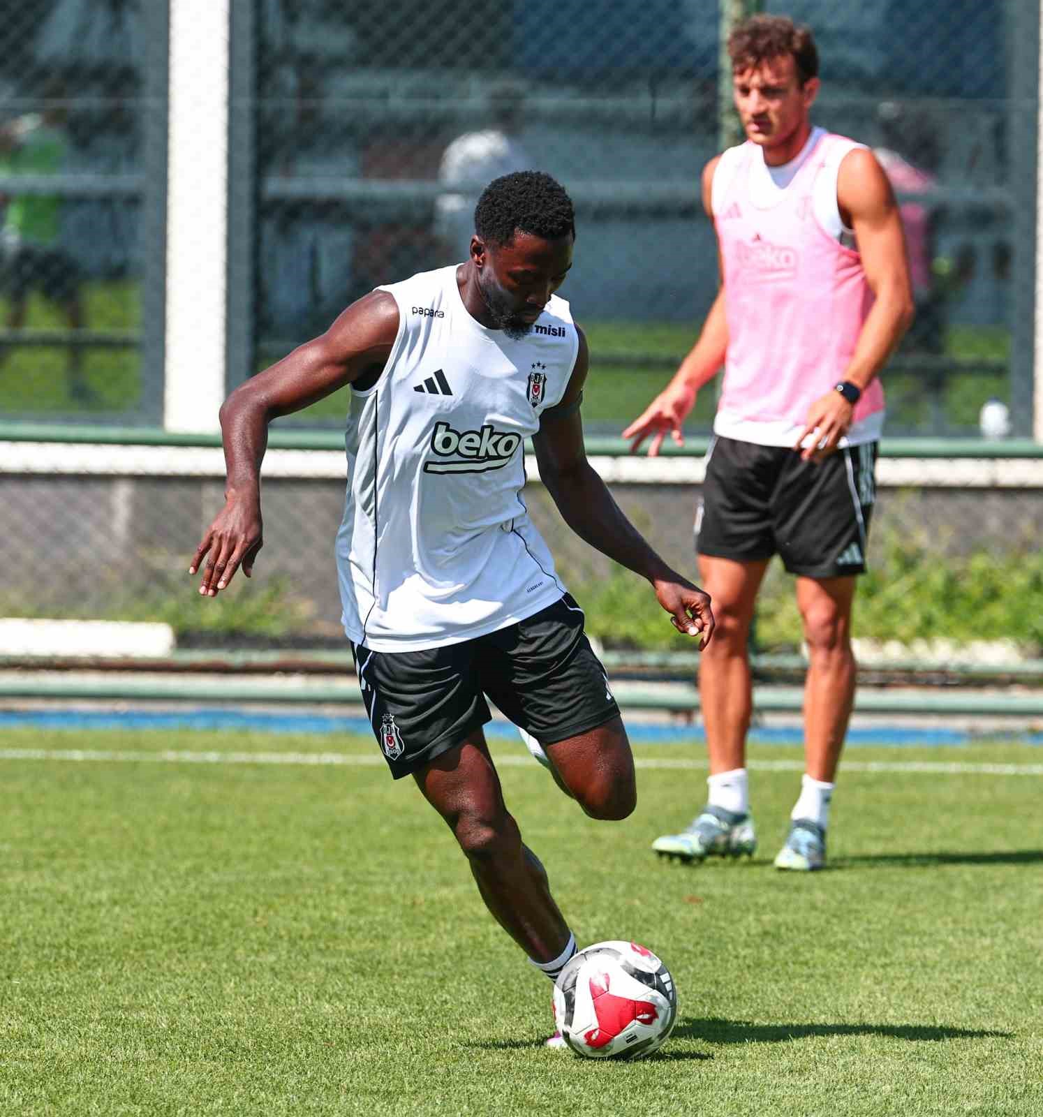 Beşiktaş, Ey&uuml;pspor ma&ccedil;ı hazırlıklarını tamamladı
