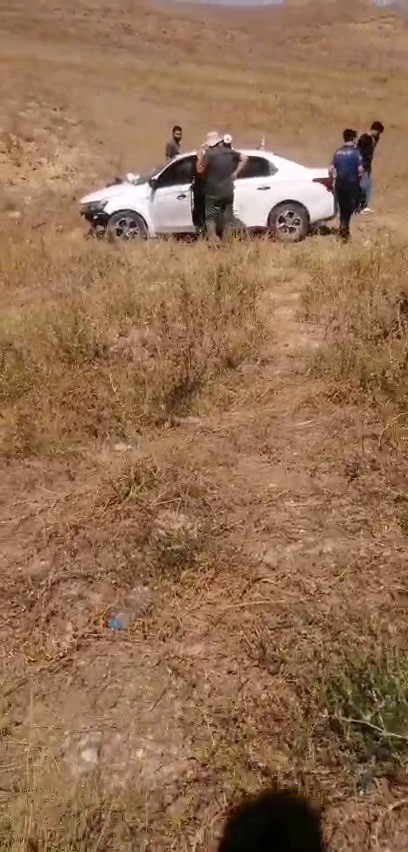 Otomobil tarlaya uçtu, 1 yaralı