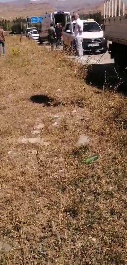 Otomobil tarlaya u&ccedil;tu, 1 yaralı
