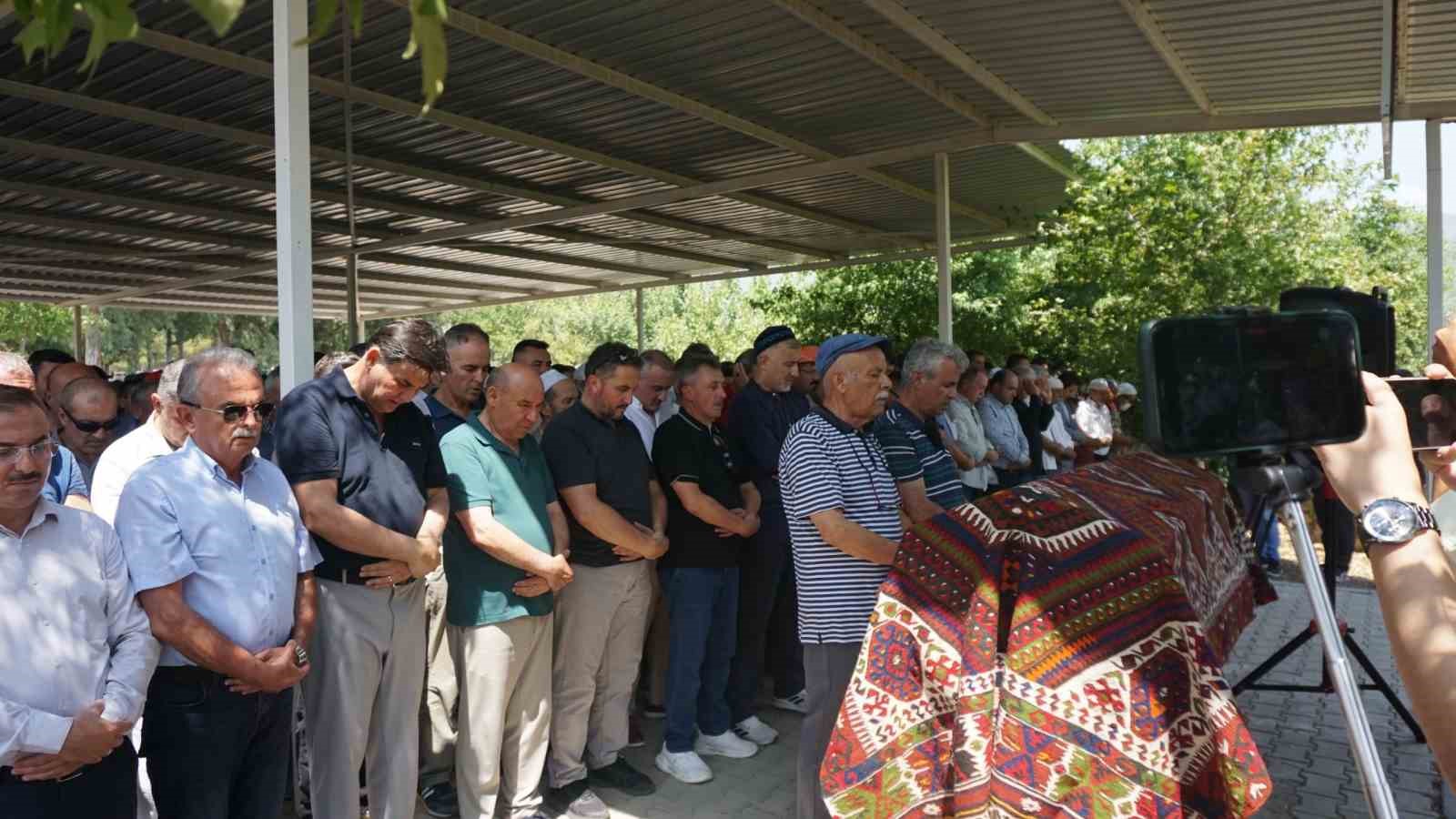 Eski AK Parti Muğla Milletvekili Ali Boğa, Fethiye&rsquo;de son yolculuğuna uğurlandı
