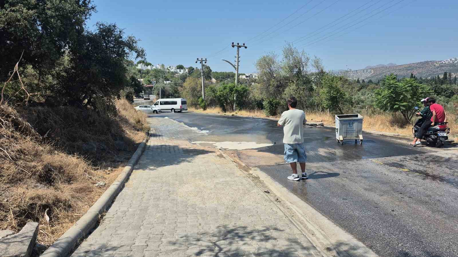 Bodrum’da su isale hattı patladı