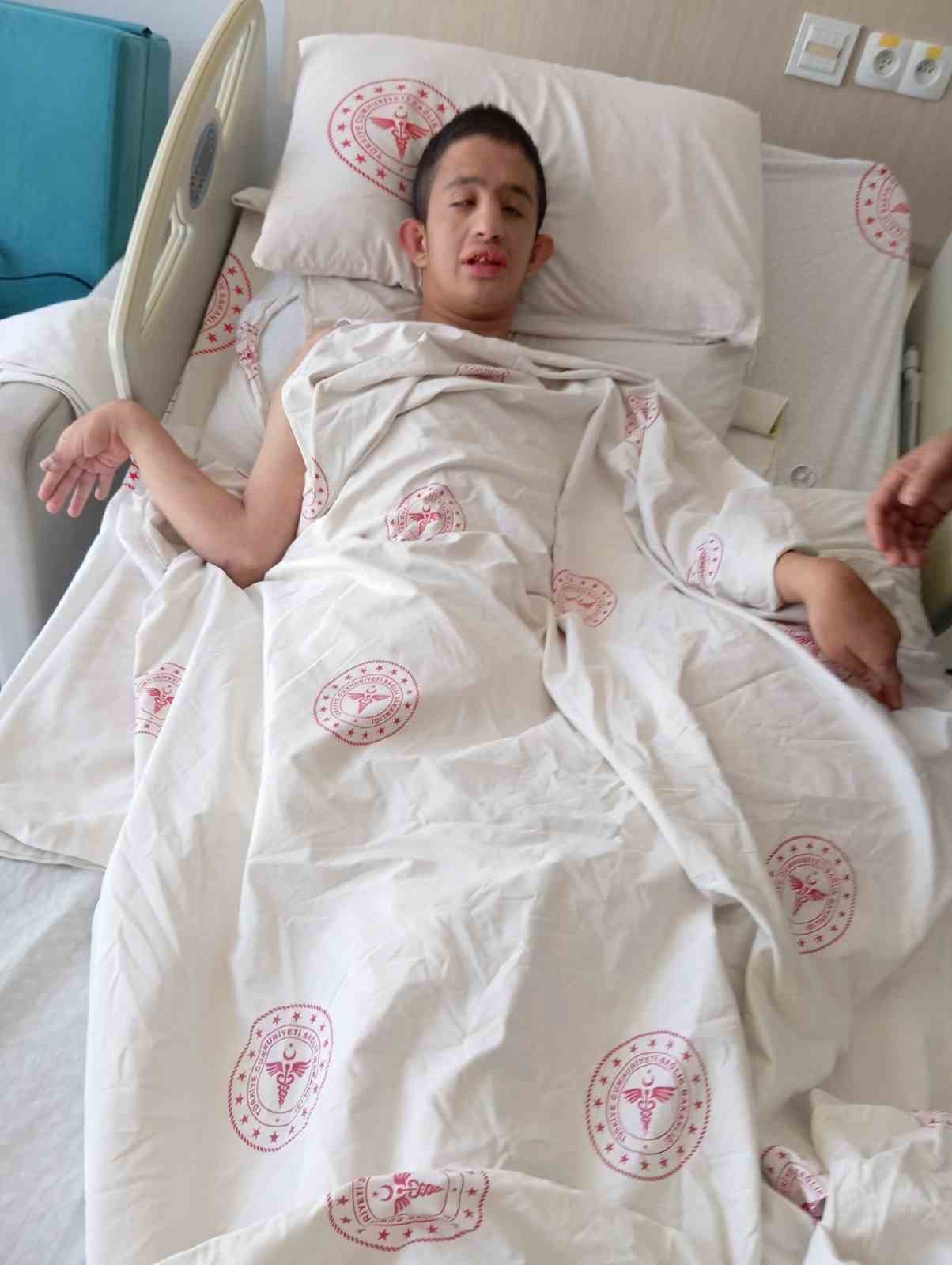 Y&uuml;r&uuml;yerek &ouml;zel bakım merkezine g&ouml;t&uuml;rd&uuml;ğ&uuml; torununu yoğun bakımda aldı
