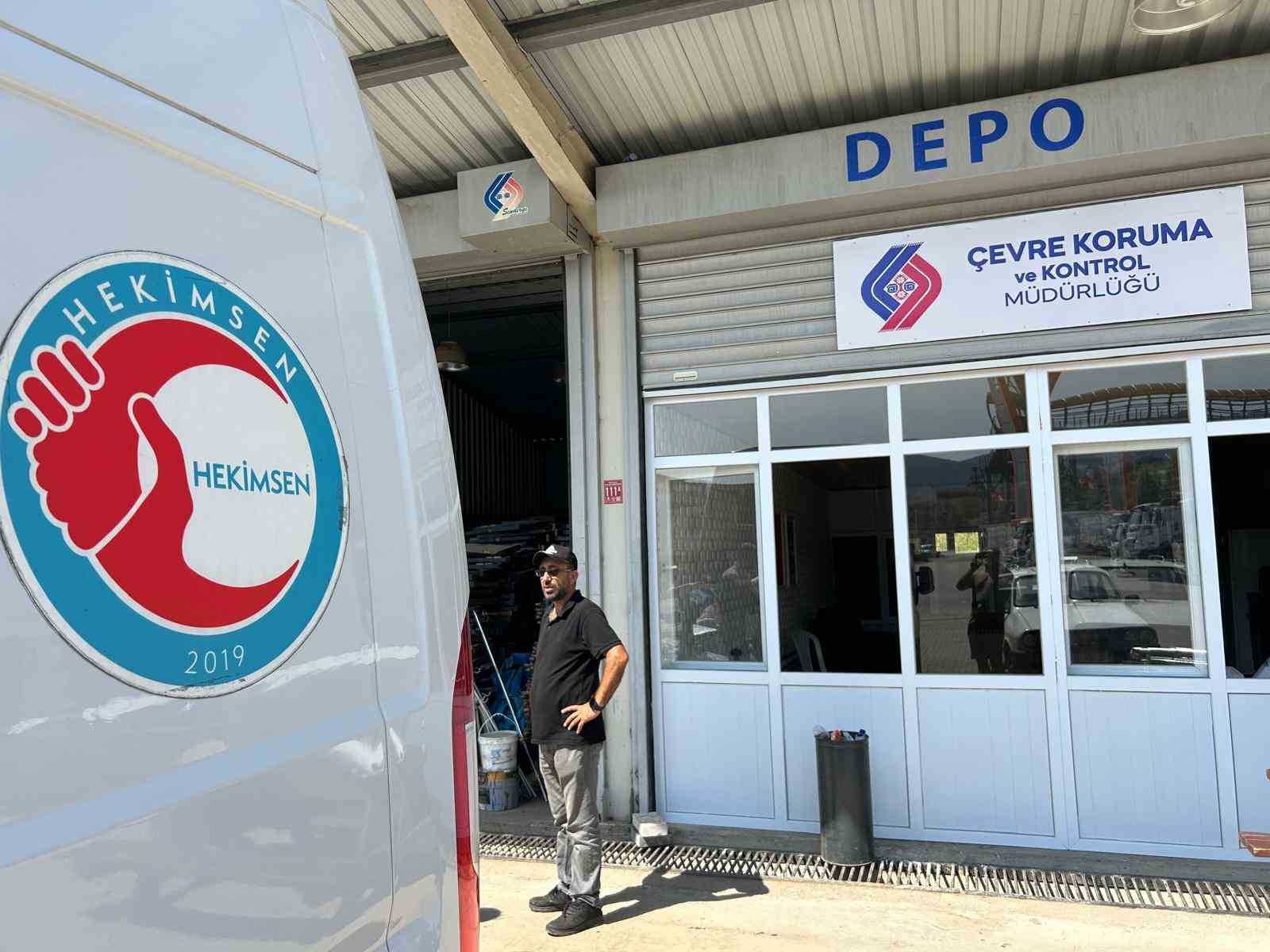 HEKİMSEN’den Sındırgı’daki depremzedelere kapsamlı yardım