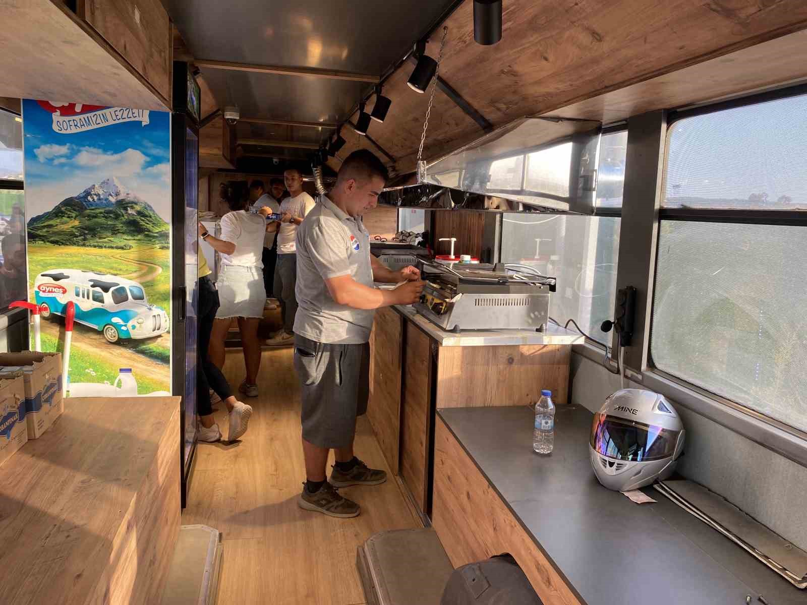 G&ouml;me&ccedil;&rsquo;te 5. Uluslararası Kuzey Ege Heykel Sempozyumu ve Kafeb&uuml;s Travla a&ccedil;ılışı
