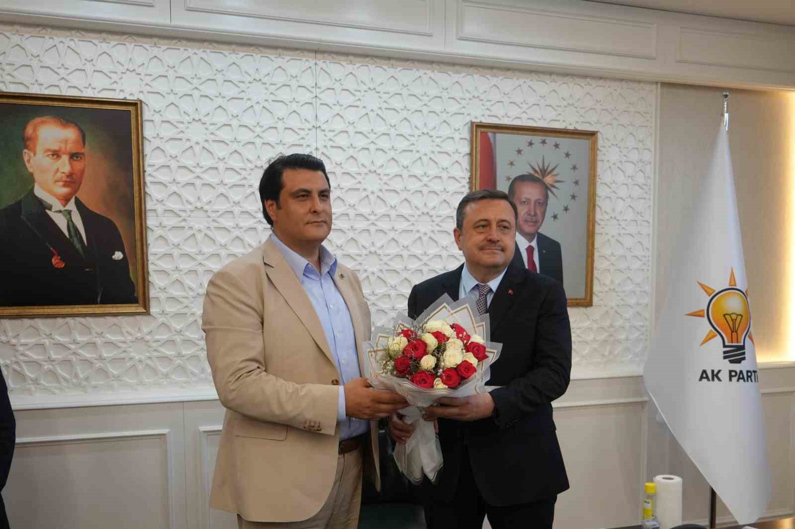 AK Parti’ye geçen Umut Yılmaz Gaziantep’te coşkuyla karşılandı