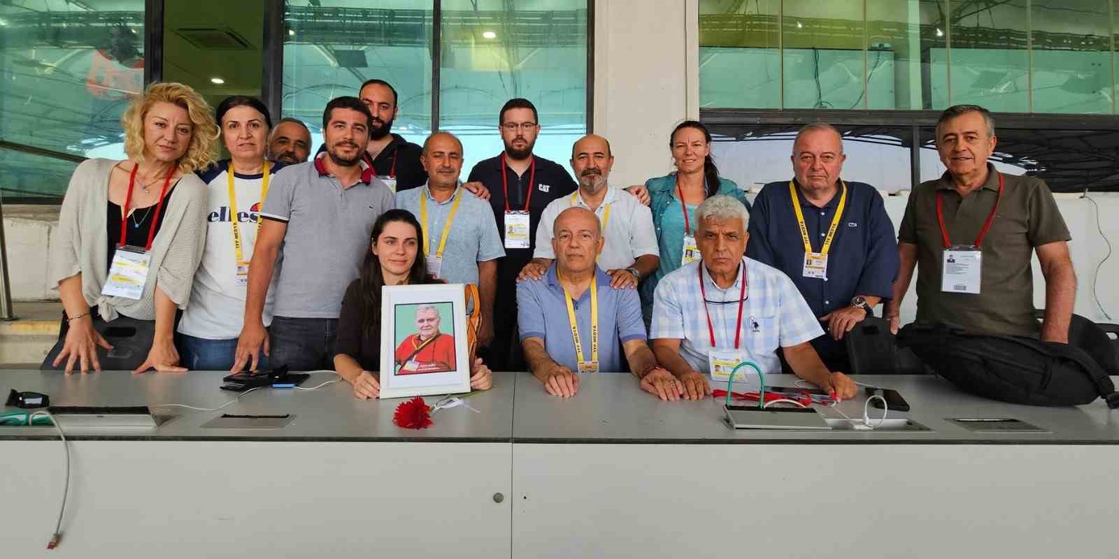 Bursaspor Eskişehirspor ma&ccedil;ında Engin Aks&ouml;z unutulmadı
