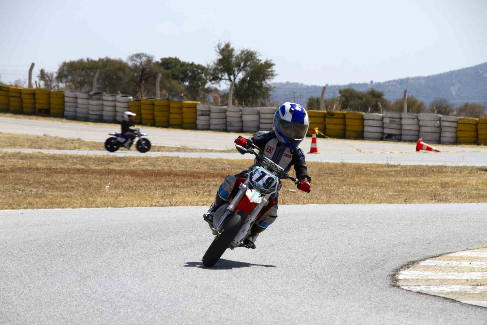 Süpermoto Şampiyonası’nın 3. Ayak Yarışları Uşak’ta başladı