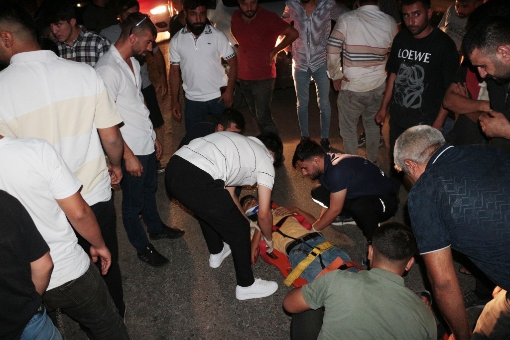 Cizre&rsquo;de otomobil motokuryeye &ccedil;arptı: 1 yaralı
