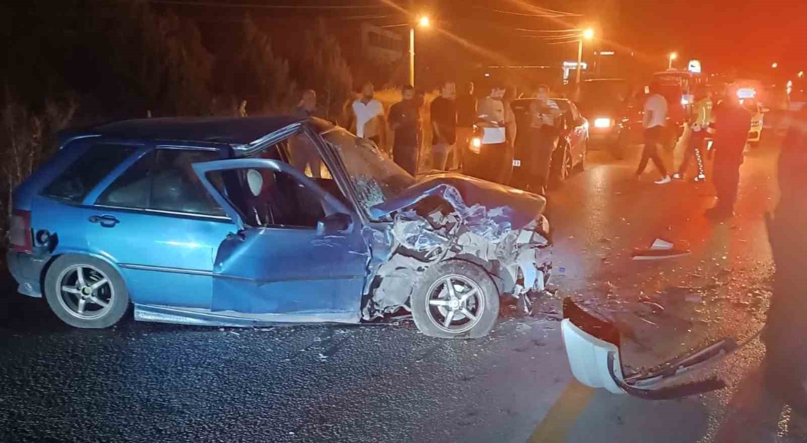 Kırıkkale&rsquo;de otomobiller kafa kafaya &ccedil;arpıştı: 3 yaralı
