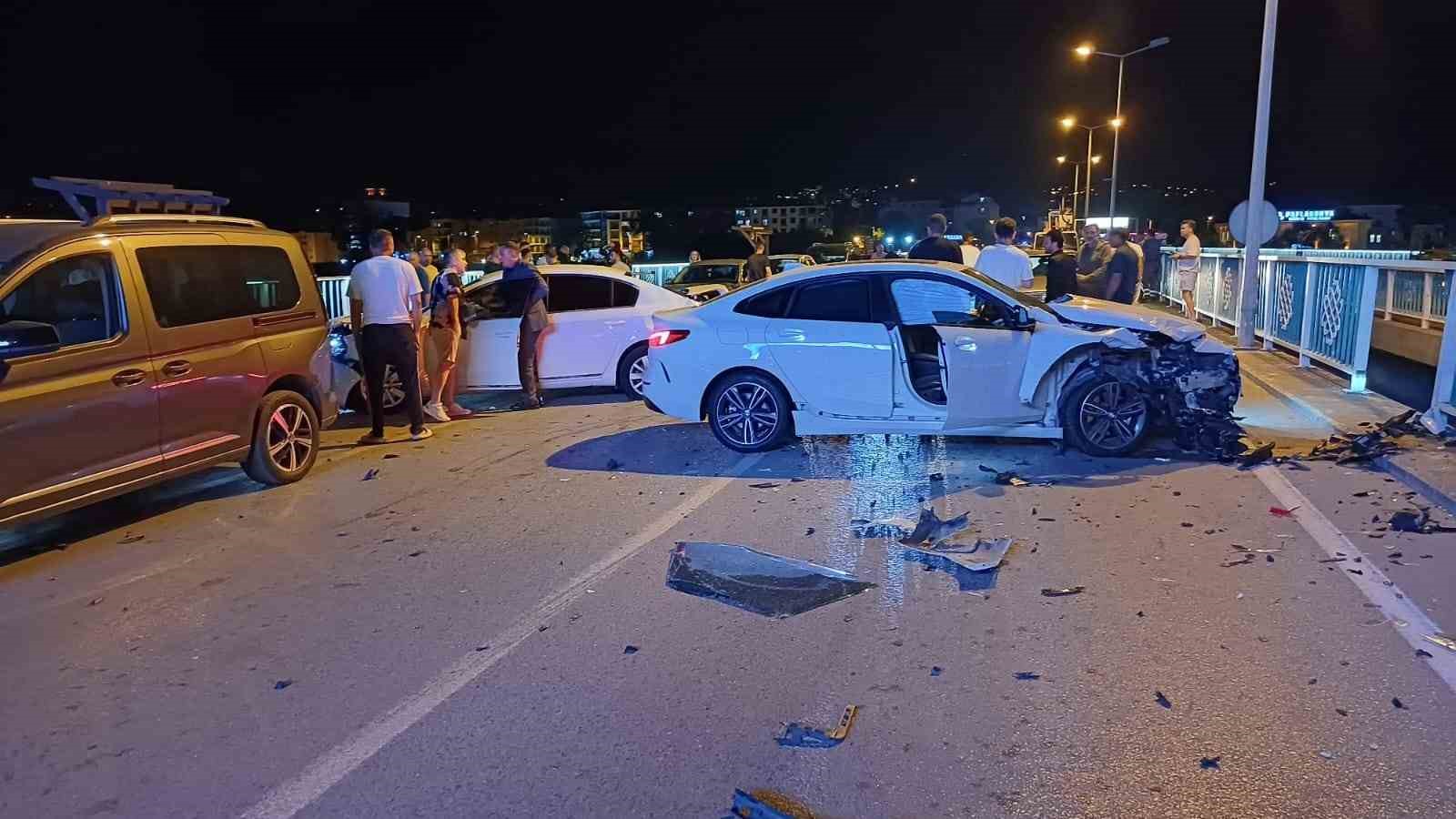 Çaycuma’da araçlara çarpan sürücü olay yerinden kaçtı
