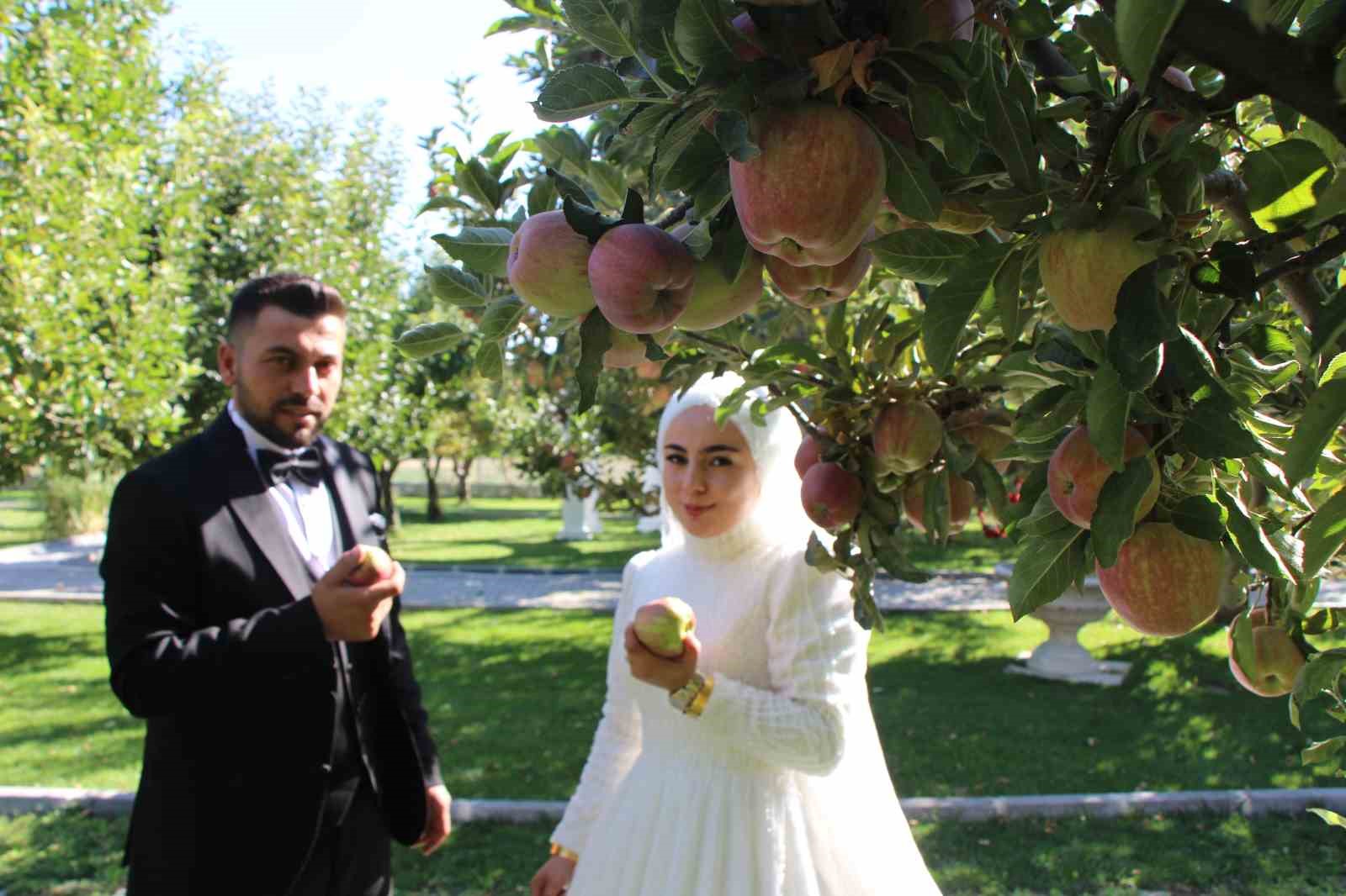 Traktör gelin arabası oldu, gelin direksiyona geçti
