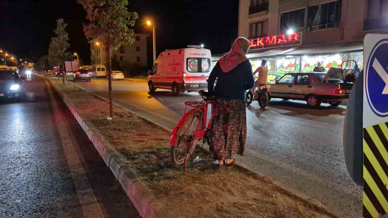 Bisikletinden düşen yaşlı adam yaralandı
