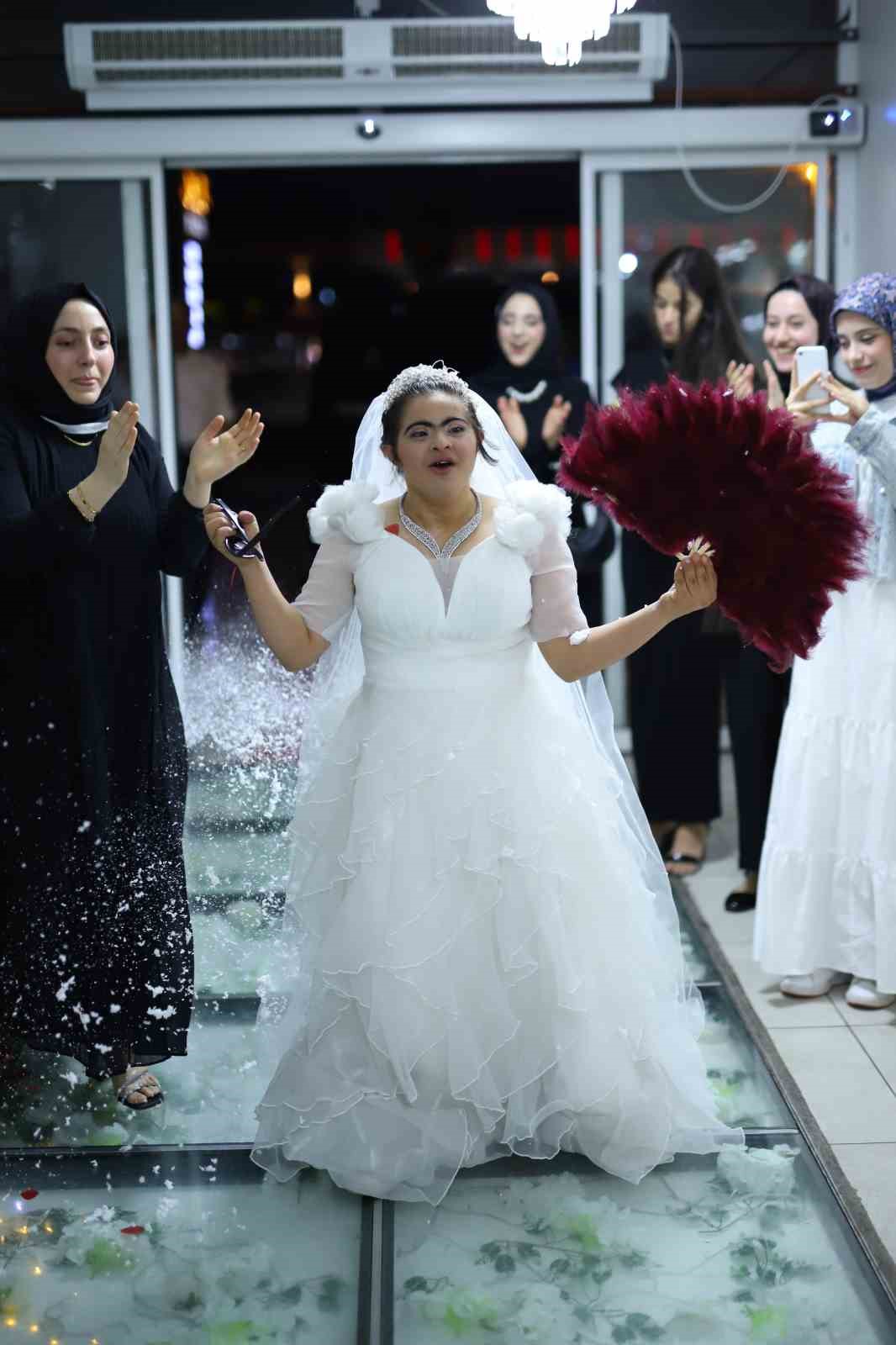 Batman’da down sendromlu Şeyman’ın gelin olma hayali gerçekleştirildi