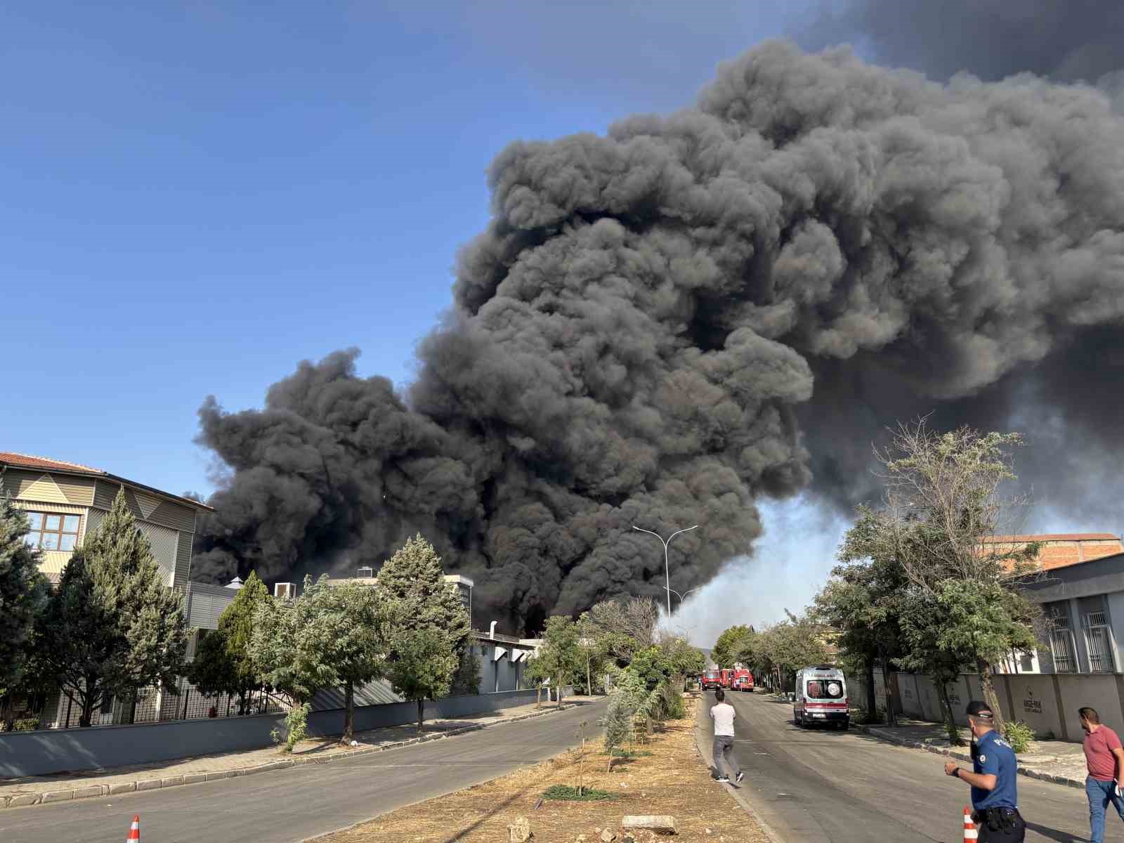 Gaziantep’te geri dönüşüm tesisinde büyük yangın