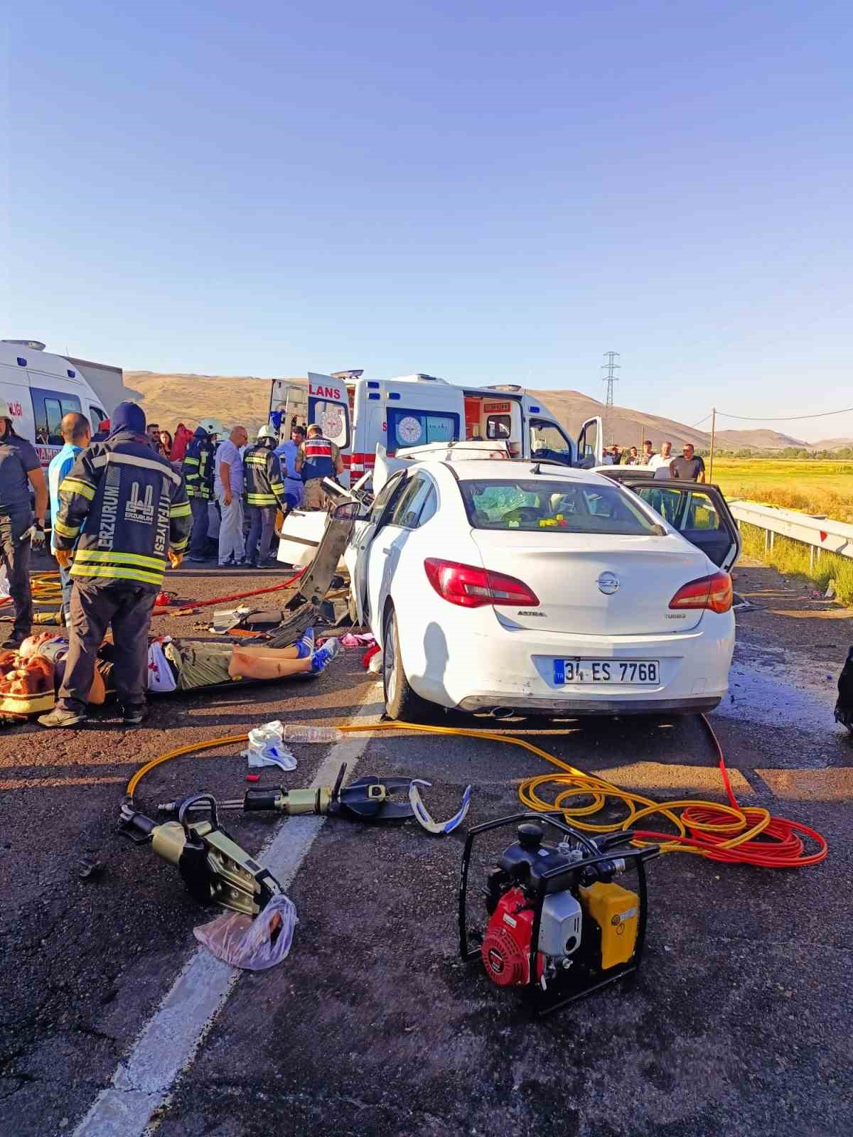 Erzurum’da iki araç kafa kafaya çarpıştı: 4 ölü
