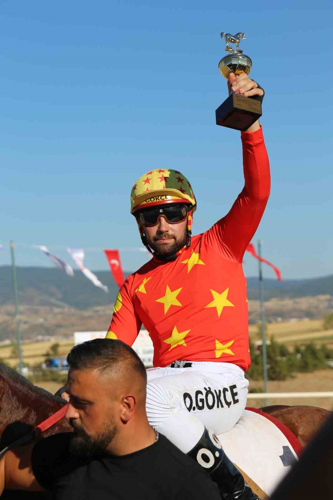 Kastamonu’da düzenlenen at yarışlarına yoğun ilgi