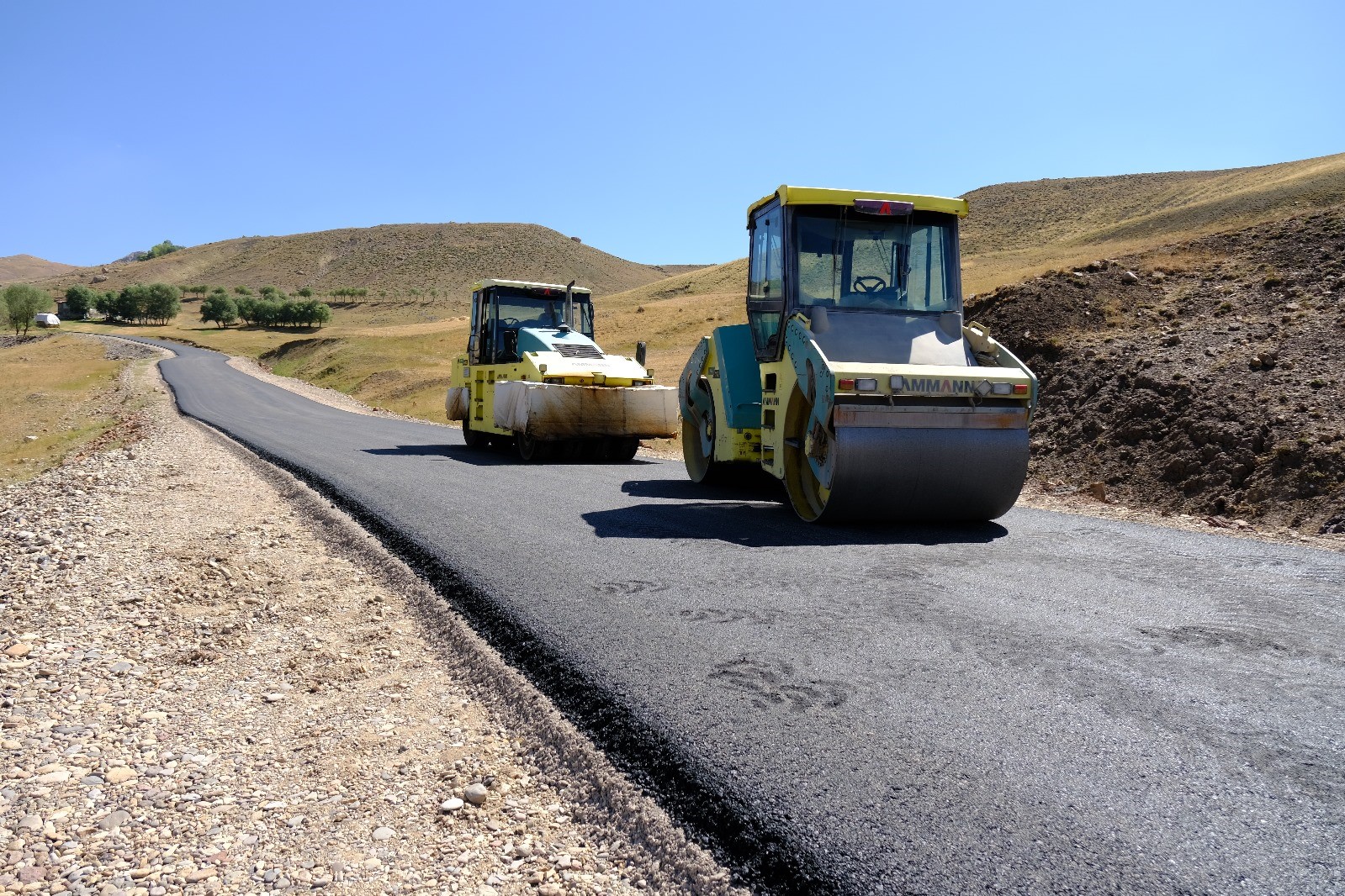 Taşlıçay’da asfalt serim çalışmaları tamamlandı