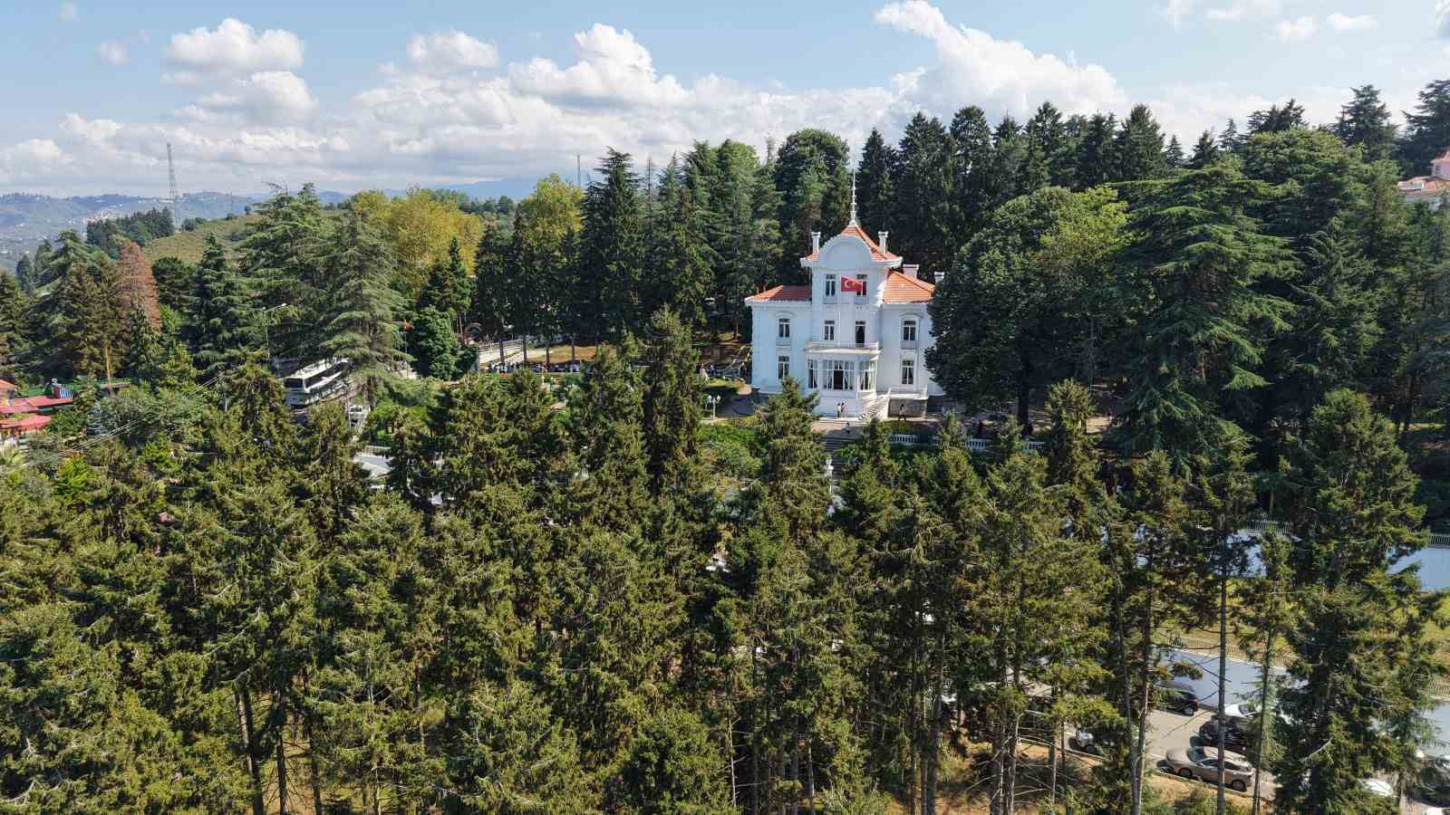 Atat&uuml;rk&rsquo;&uuml;n vasiyetini yazdığı Atat&uuml;rk K&ouml;şk&uuml;&rsquo;ne ziyaret&ccedil;i akını
