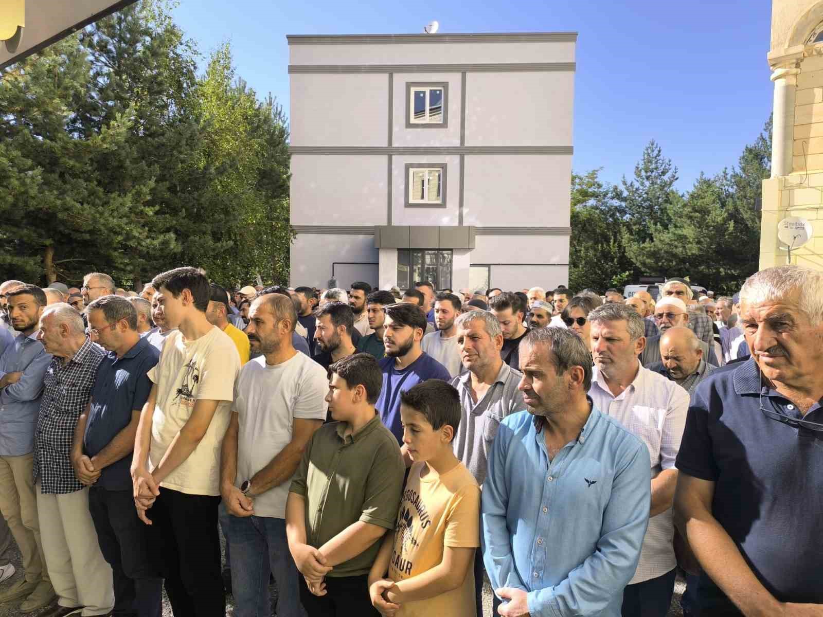 Turgut G&uuml;zel dualarla uğurlandı
