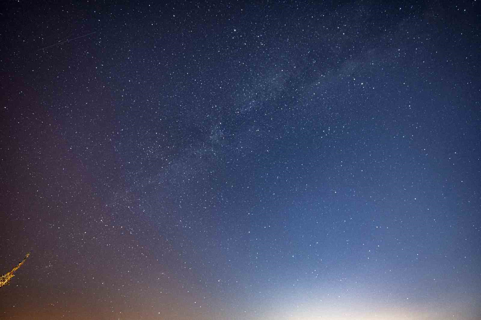 Mersinliler, meteor yağmurunu g&ouml;zlem şenliğinde izledi
