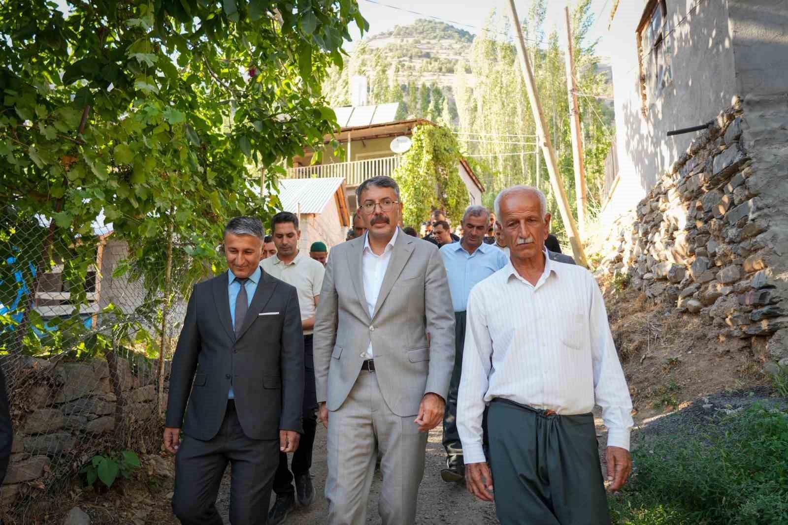 Vali &Ccedil;elik sınırdaki &ccedil;alışmaları yerinde inceledi
