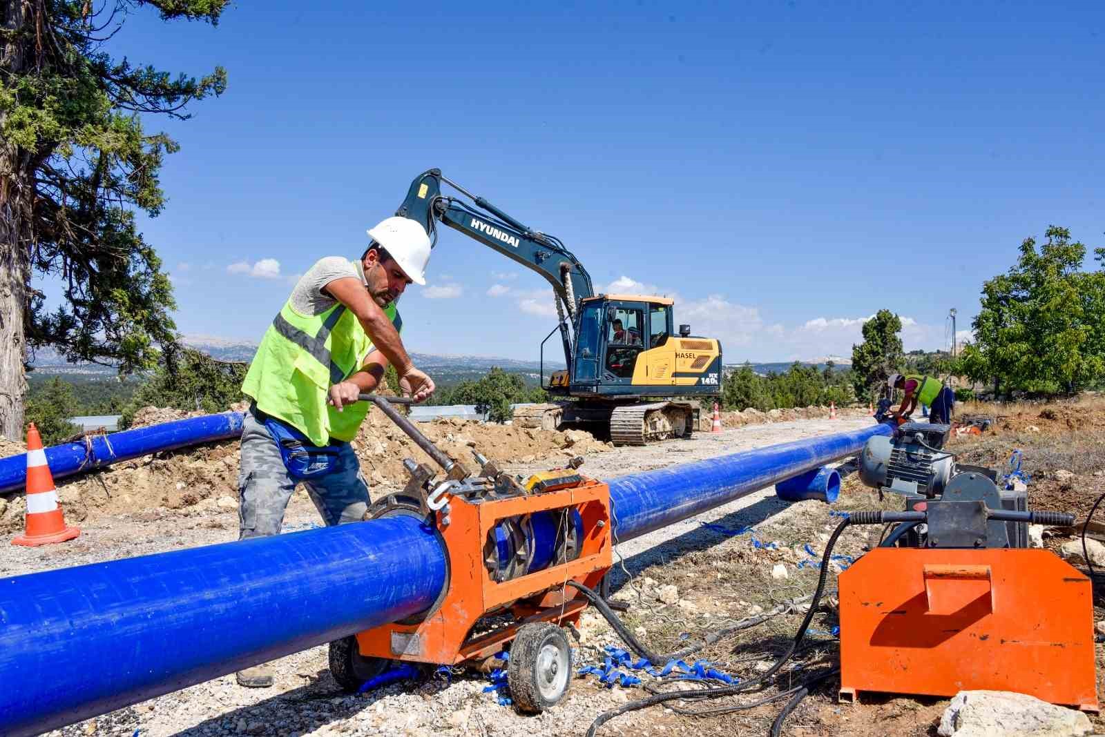 MESKİ, Erdemli&rsquo;de i&ccedil;me suyu &ccedil;alışmalarını s&uuml;rd&uuml;r&uuml;yor
