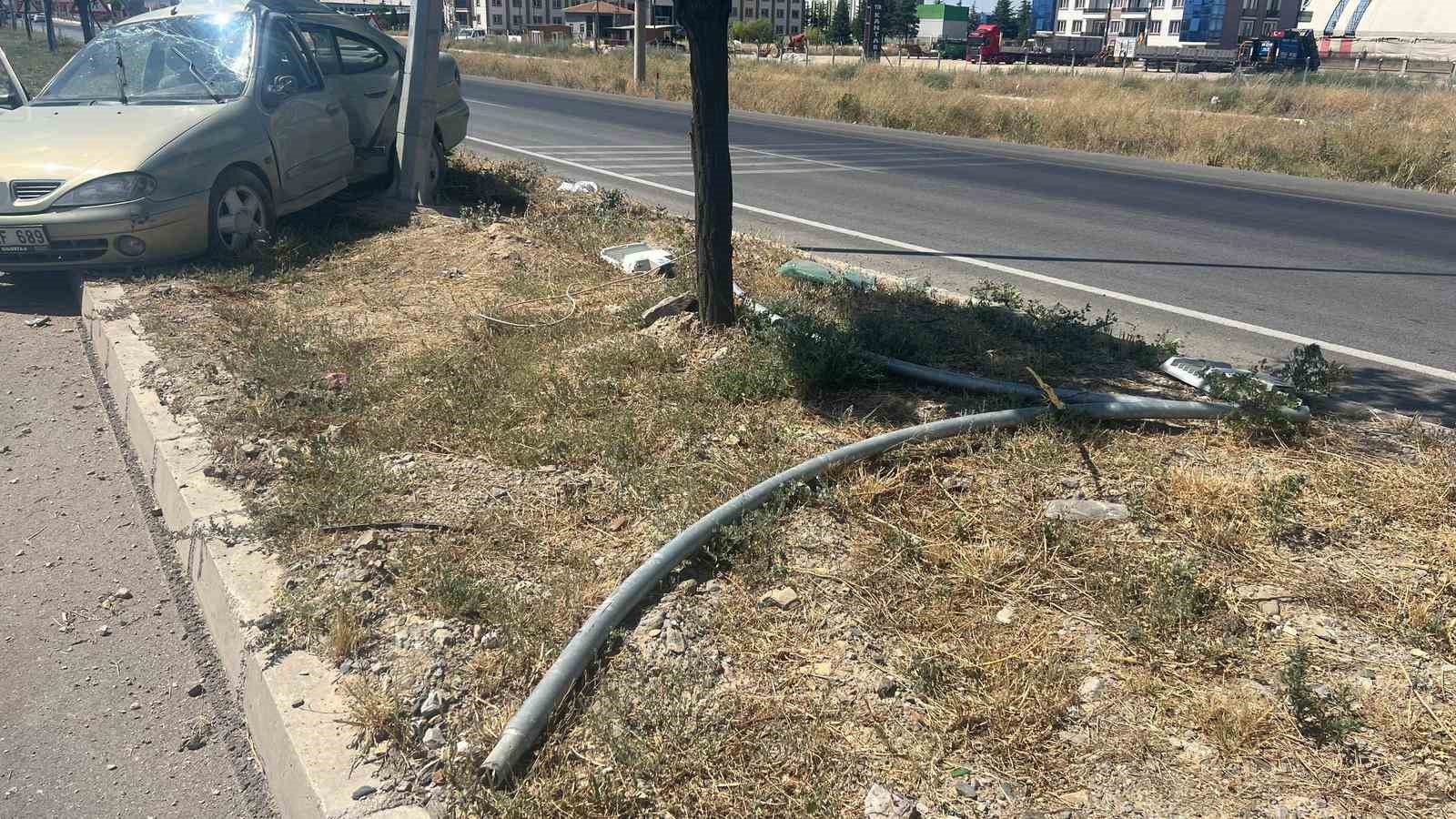 Tır ve otomobil çarpıştı, 1 kişi yaralandı