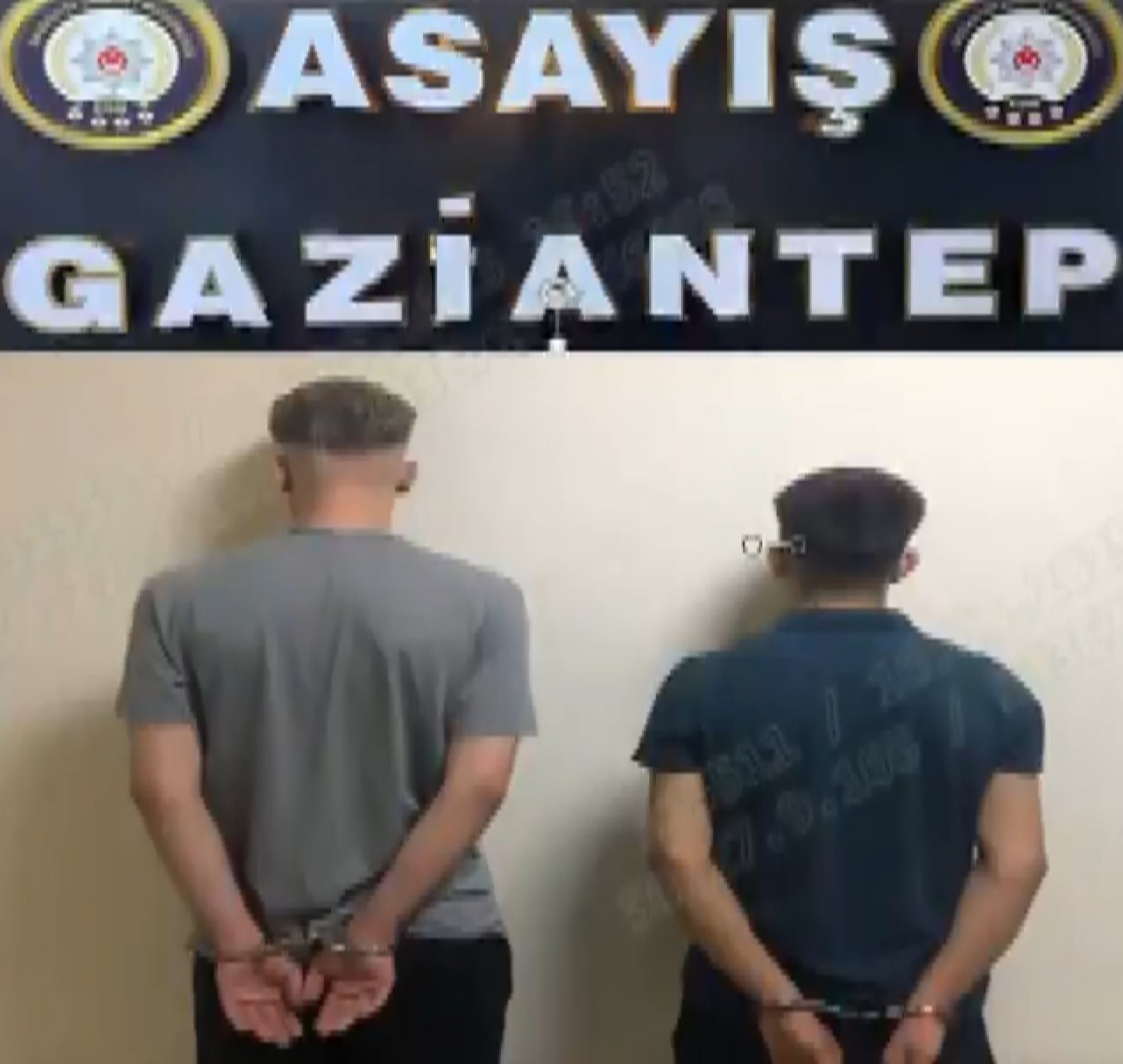 Park halindeki otomobile pompalı t&uuml;fekle ateş eden 2 şahıs yakalandı
