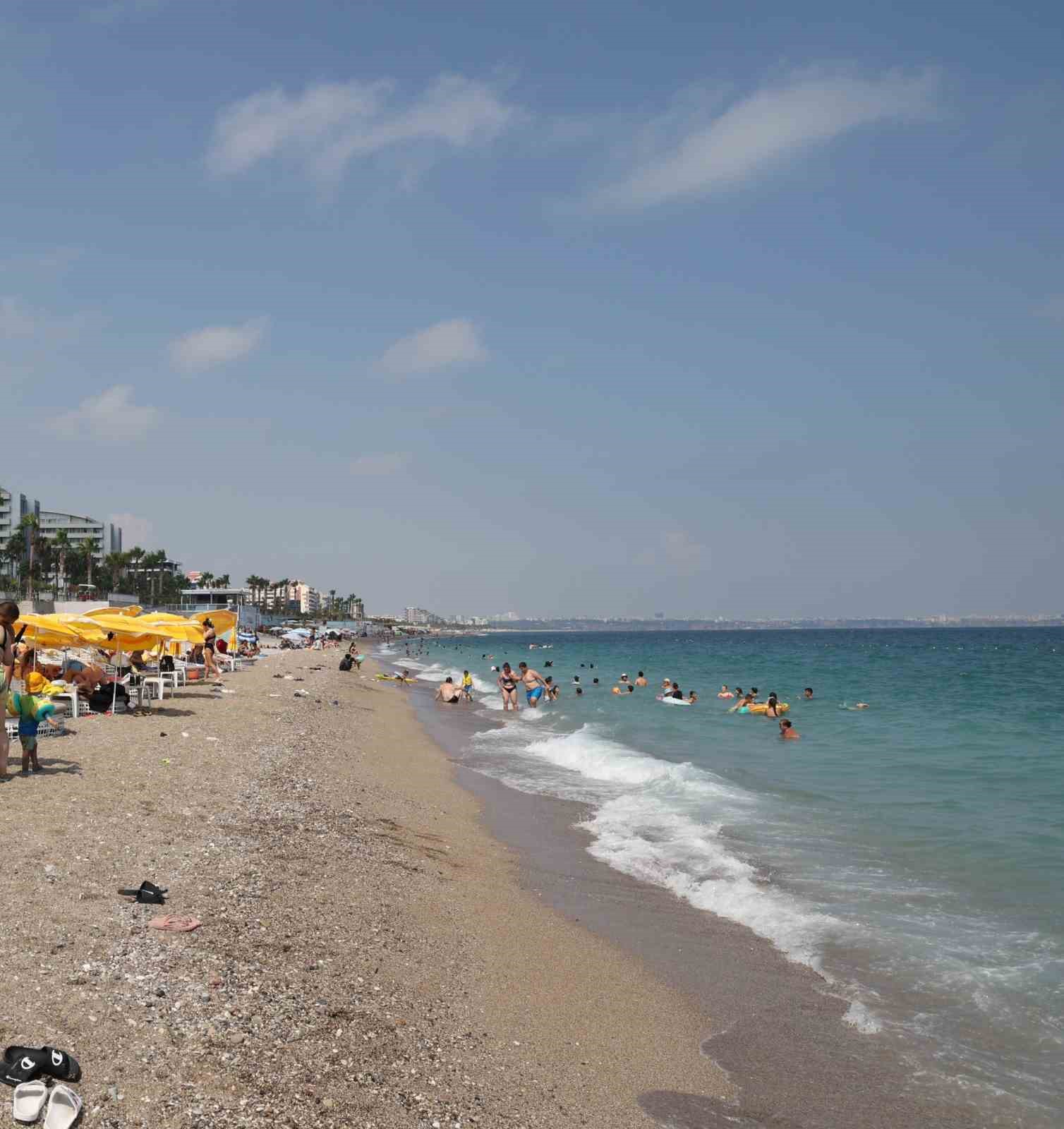 B&uuml;y&uuml;kşehir plajları tatilcilerin g&ouml;zdesi oldu
