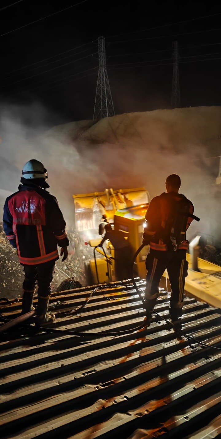 &Ccedil;&ouml;p toplama merkezinde yangın
