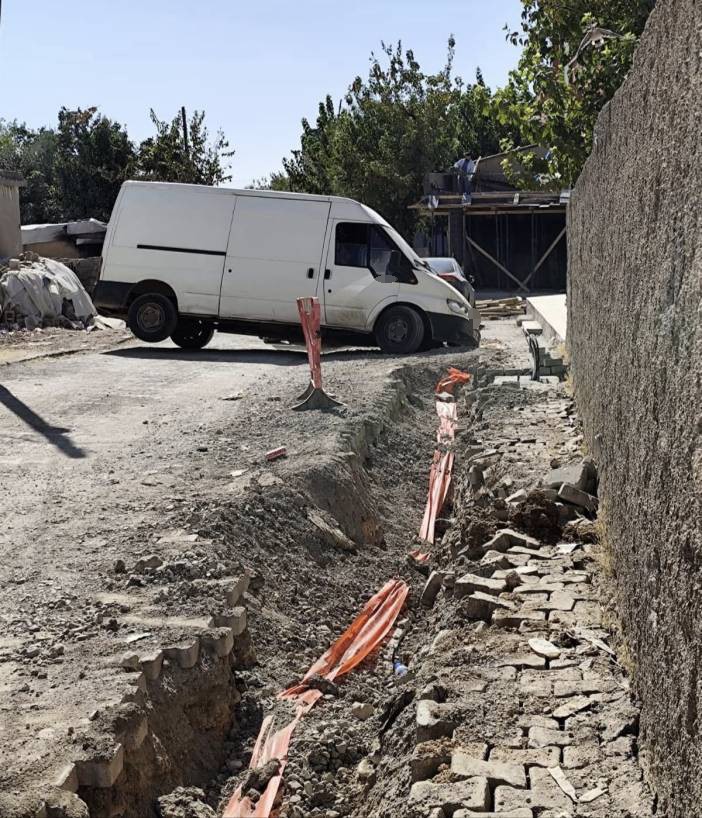 Silopi&rsquo;de a&ccedil;ık &ccedil;ukurlar tehlike sa&ccedil;ıyor
