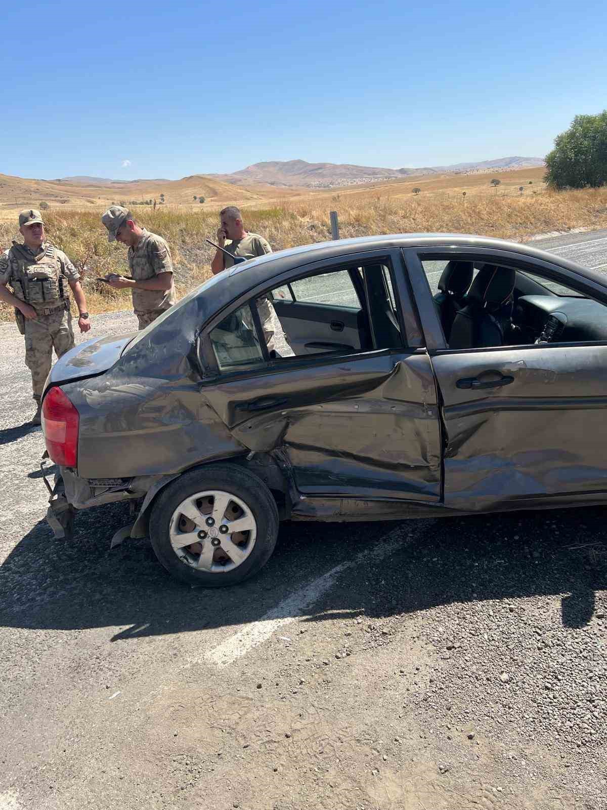 Varto’da otomobiller çarpıştı: 8 yaralı