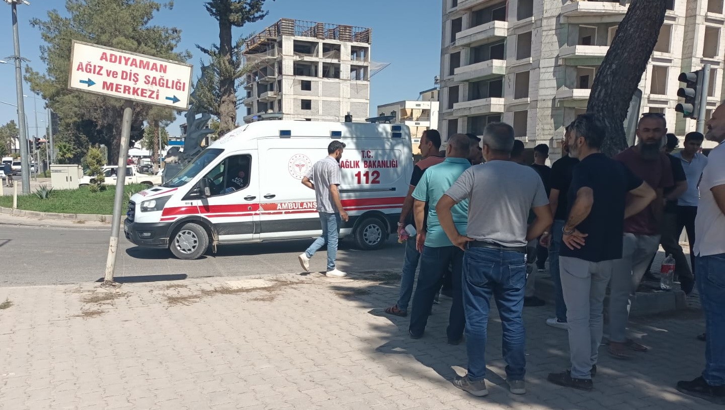 Direksiyon başında nefes borusuna ekmek kaçan sürücü hayatını kaybetti