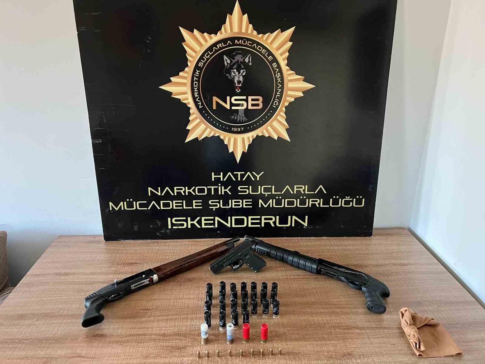 Hatay’da uyuşturucu operasyonunda silah ve mühimmat ele geçirildi