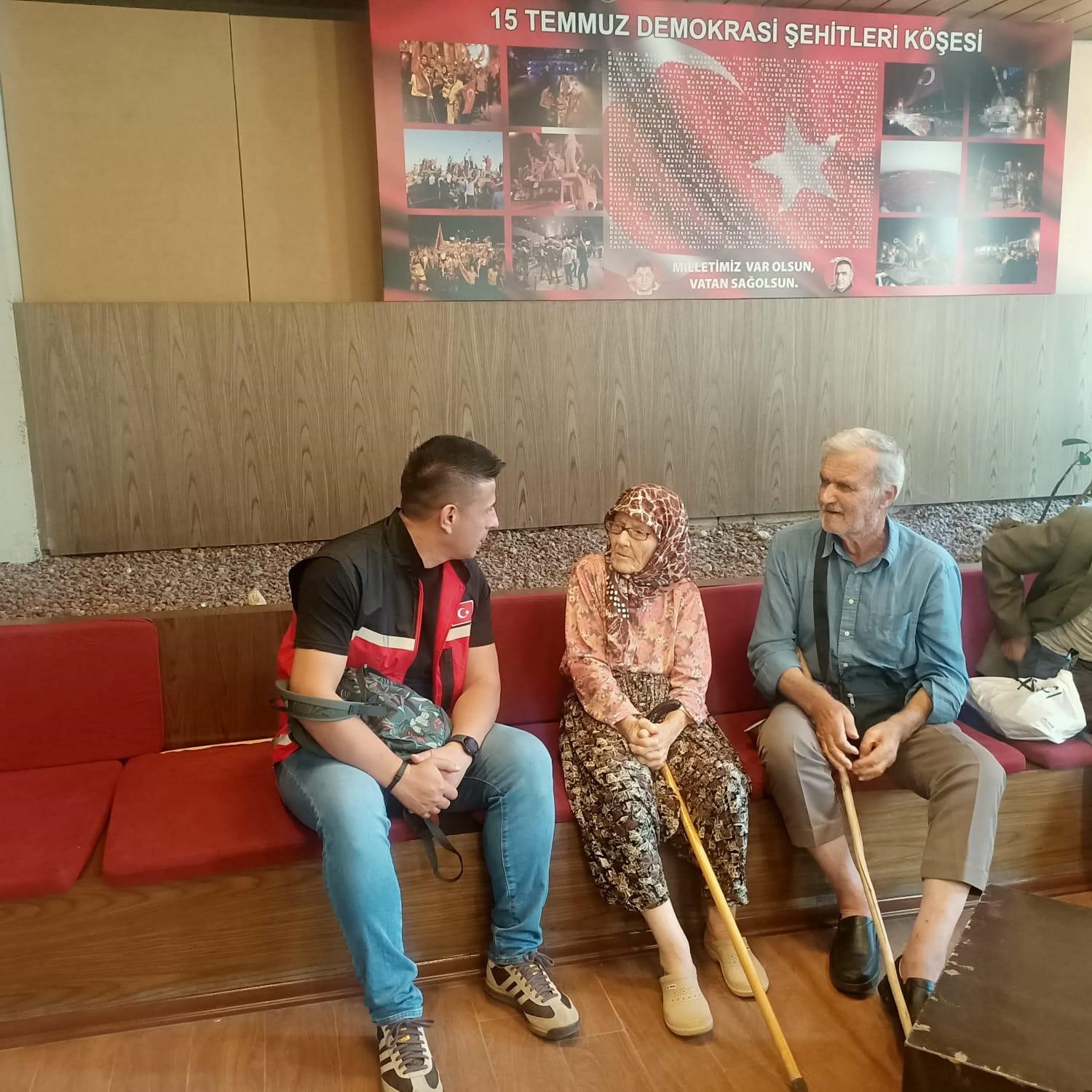 Çanakkale’de yangın sebebiyle tahliye edilen vatandaşlara psikolojik destek