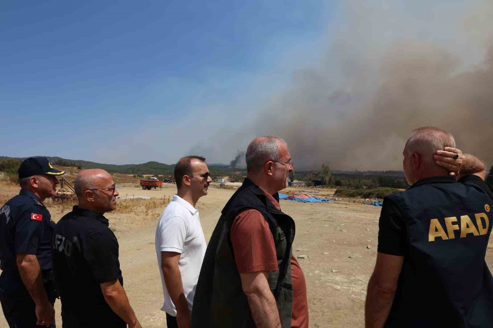 Afetlere M&uuml;dahale Genel M&uuml;d&uuml;r&uuml; Ergin, tedbiren tahliye edilen k&ouml;ylerde incelemelerde bulundu
