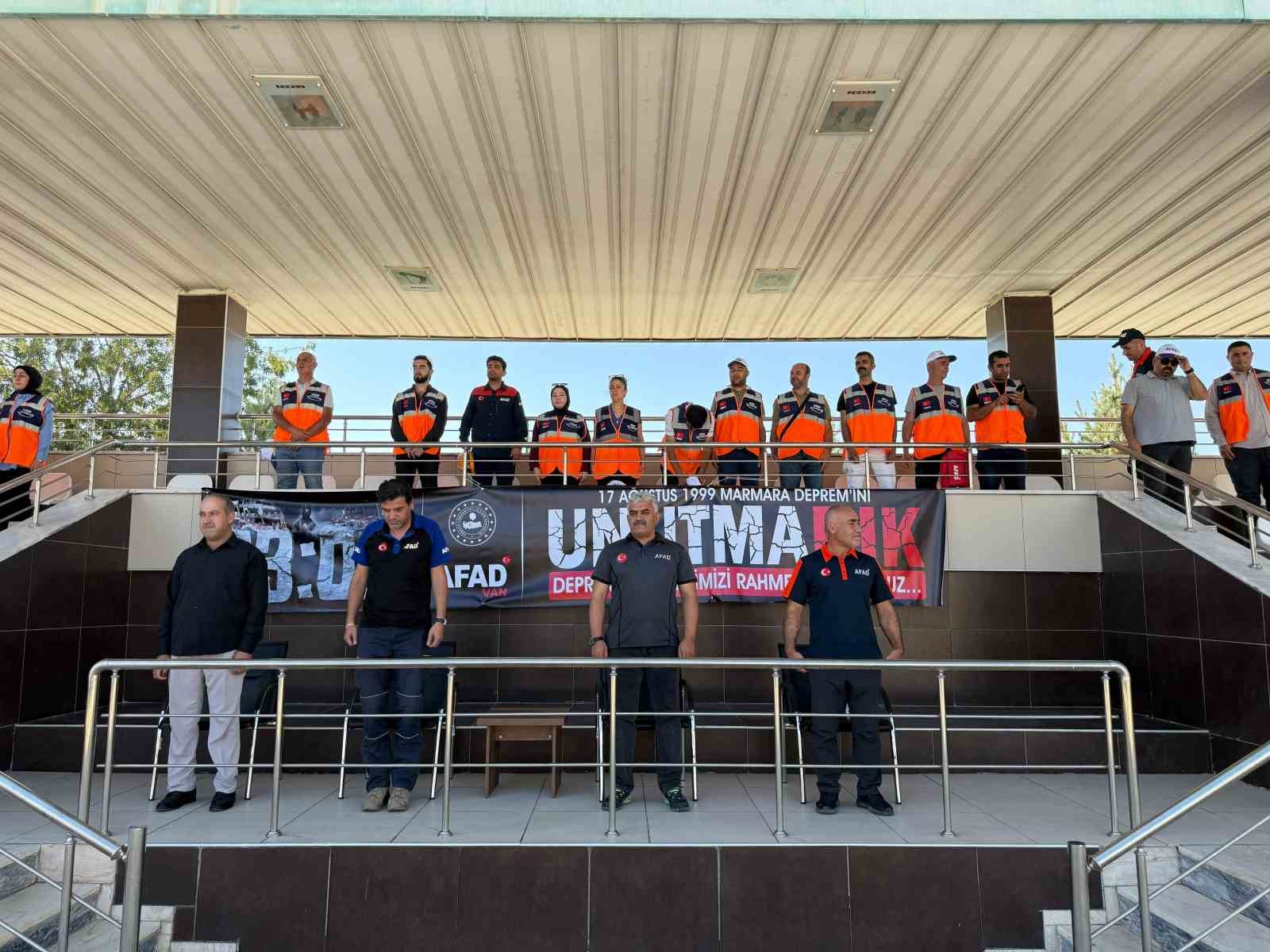 Marmara depreminde hayatını kaybedenler Van’da anıldı