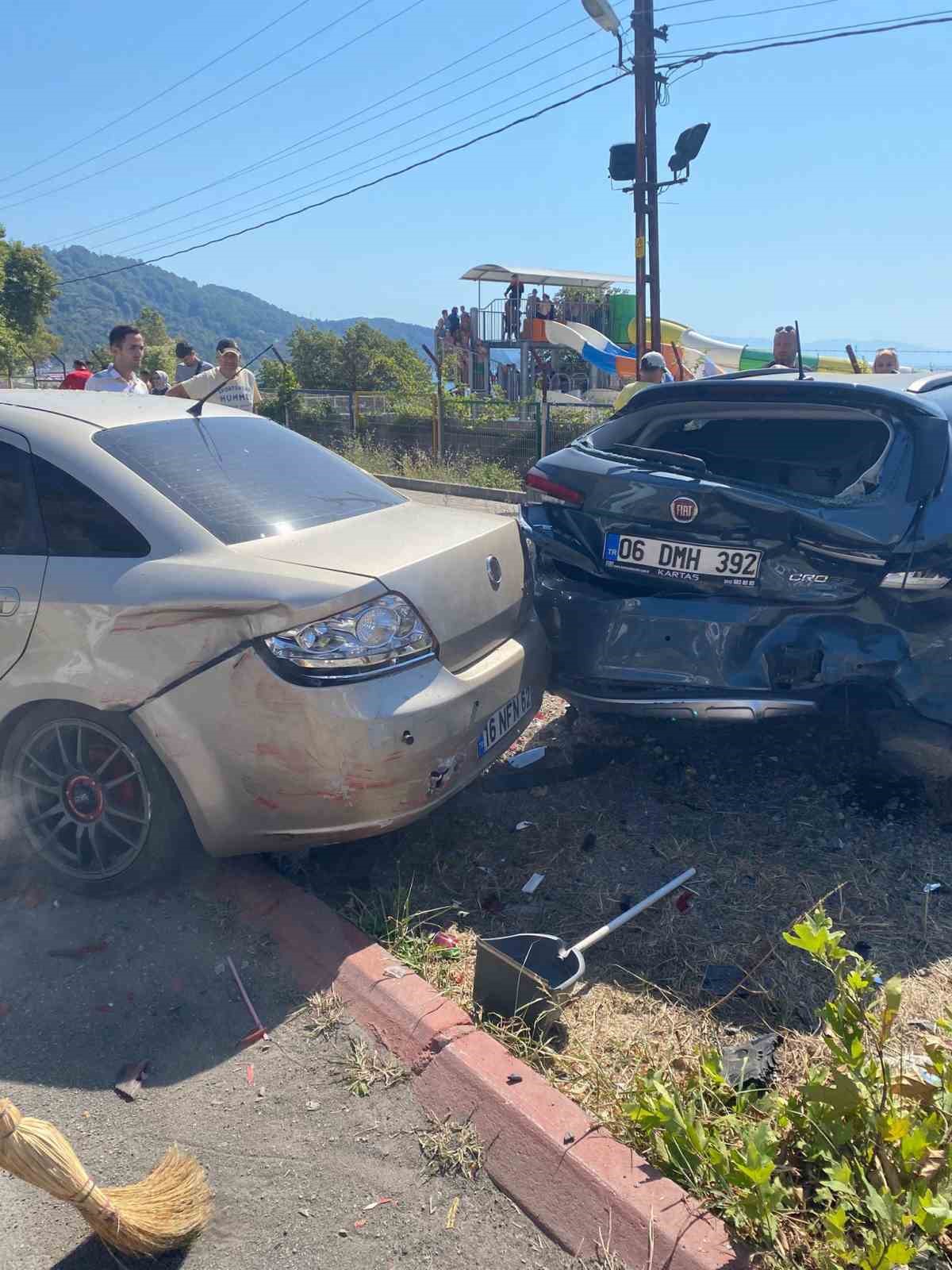 Zonguldak&rsquo;ta zincirleme trafik kazasında 5 ara&ccedil; birbirine girdi
