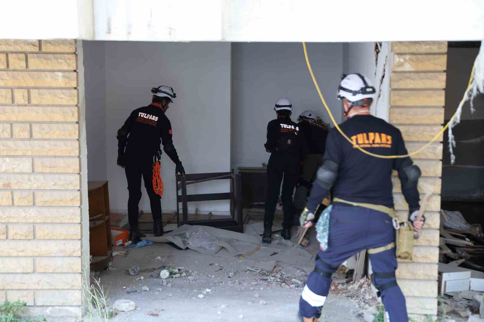 İstanbul&rsquo;da ger&ccedil;eği aratmayan deprem tatbikatı
