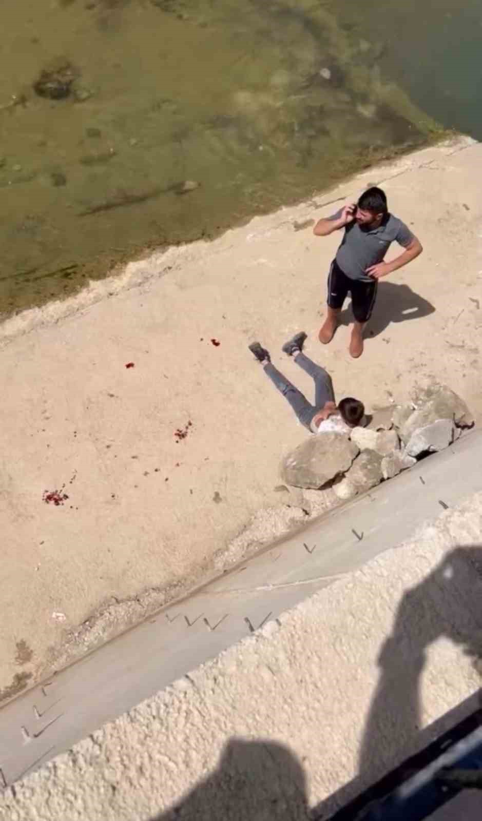 Hakkari’de duvardan dereye düşen çocuk ölümden döndü