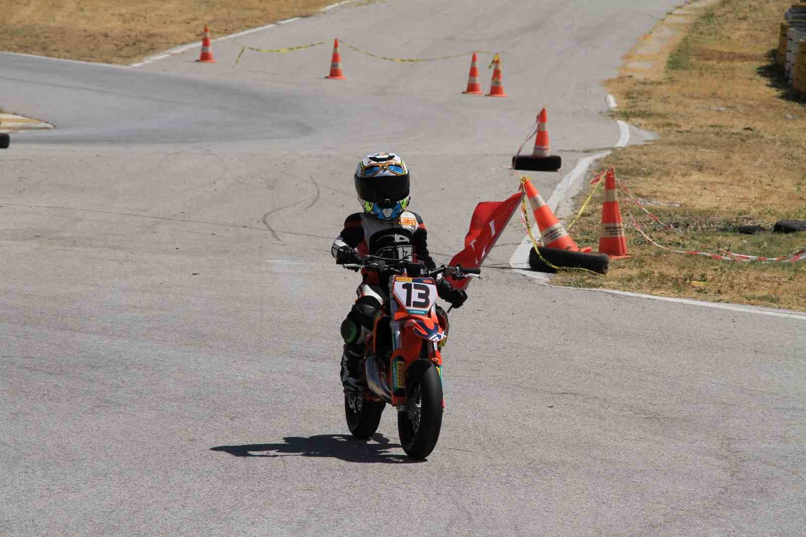 Süpermoto Şampiyonası’nın 3. Ayağı Uşak’ta tamamlandı