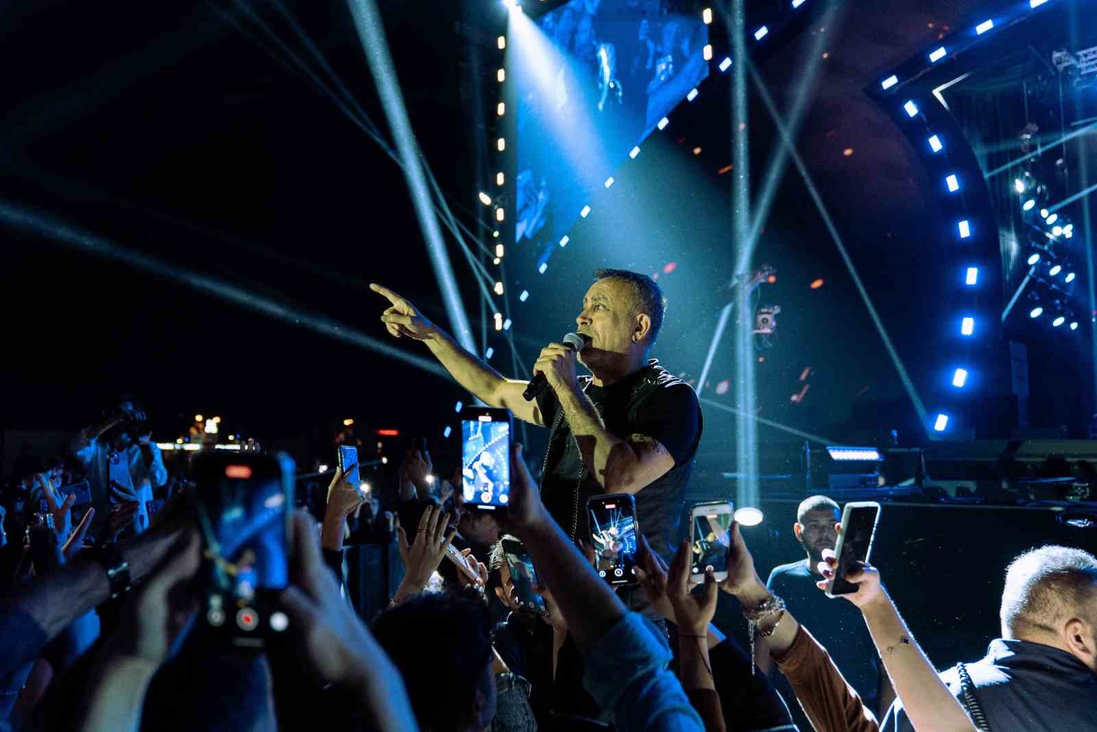 Erzurum’da Haluk Levent rüzgarı