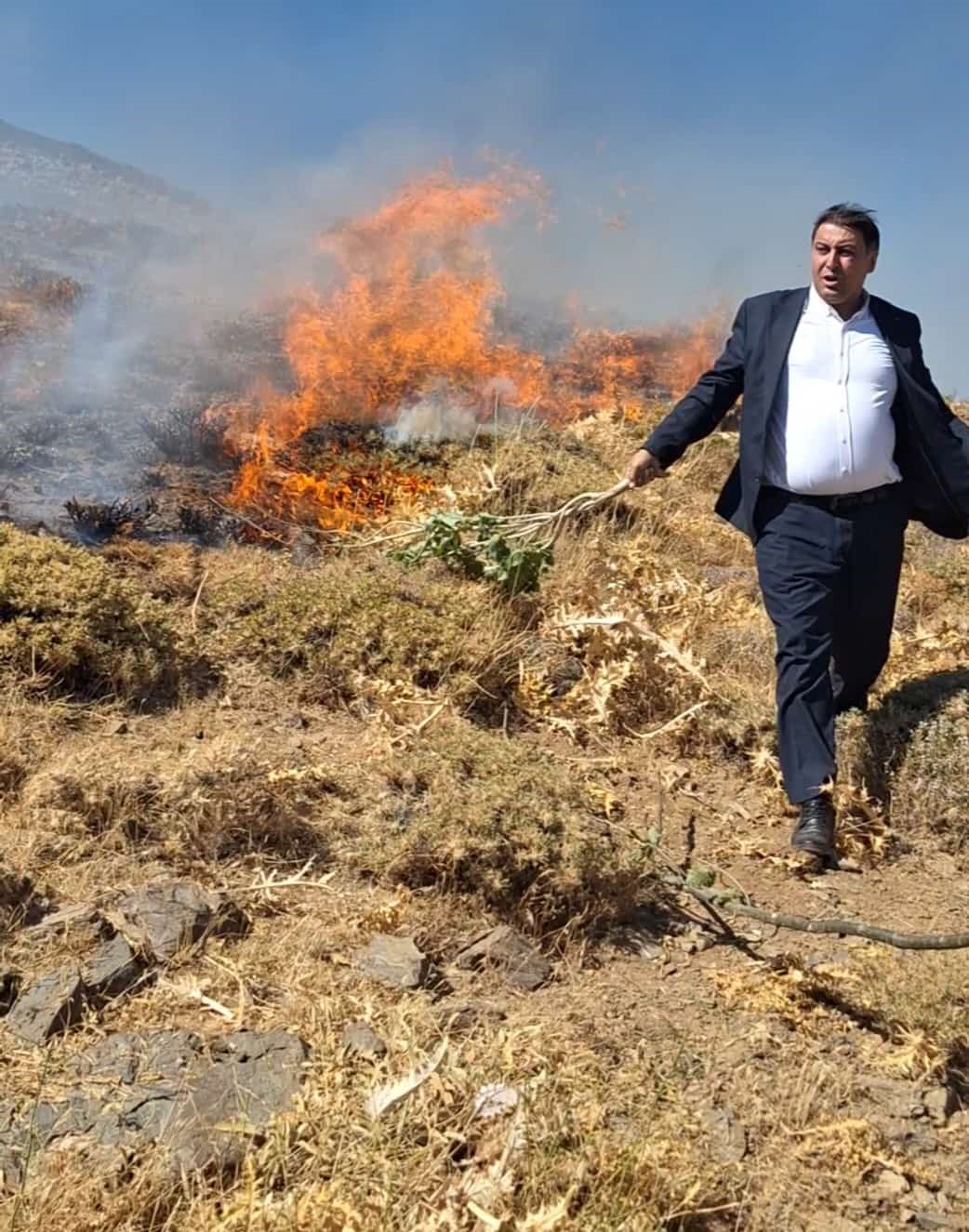 Bah&ccedil;esaray&rsquo;da arazi yangını
