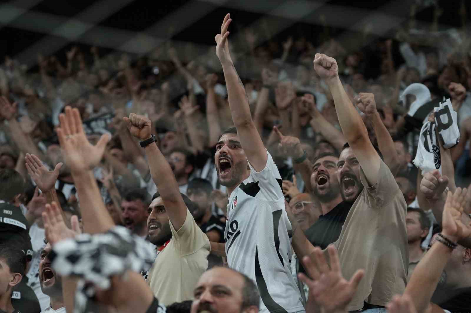 Trendyol S&uuml;per Lig: Beşiktaş: 2 - Ey&uuml;pspor: 1 (Ma&ccedil; sonucu)
