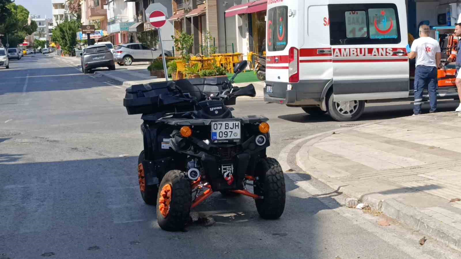 Manavgat&rsquo;ta otomobilin &ccedil;arptığı ATV s&uuml;r&uuml;c&uuml;s&uuml; yaralandı
