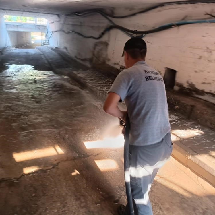 Bayırköy’den alt geçit temizlendi